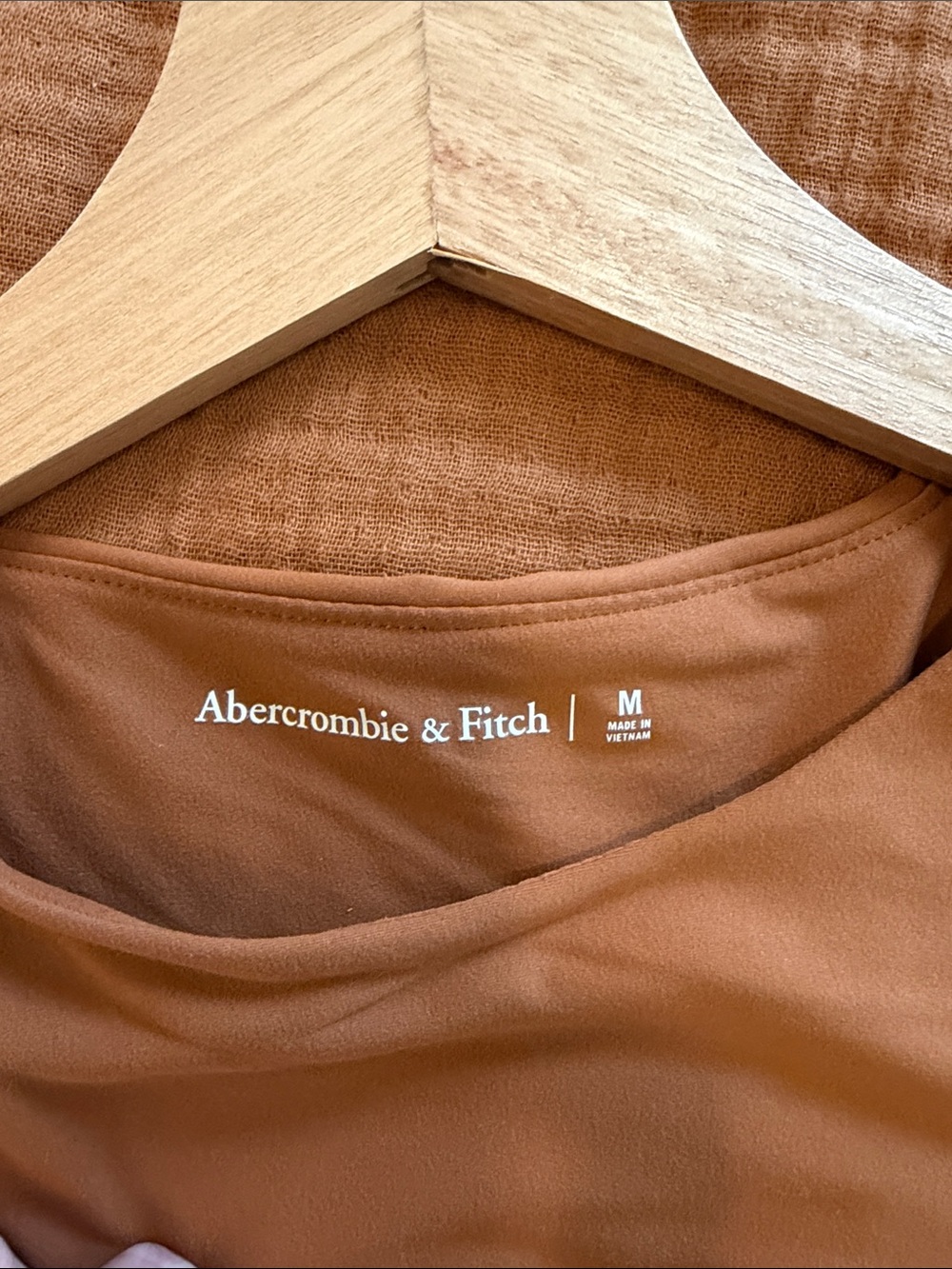 A&F Lot of Short Sleeve T-shirts in Navy, White, Brown, Terracotta - Picture 5 of 6